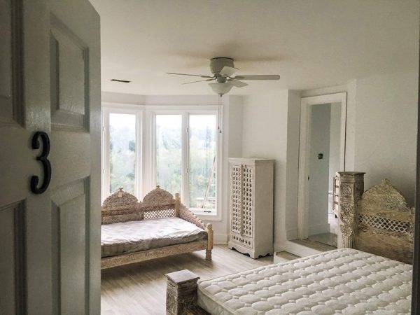 Single King room with Private bath (Room 3)