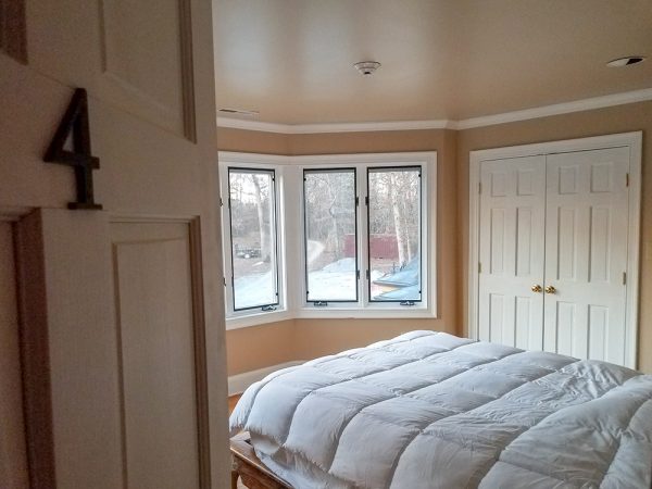 Single Queen Room with Private bath (Room 4)