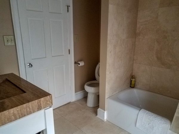 Single Queen Room with Private bath (Room 4)