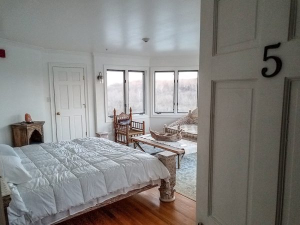 Single King room with Private bath (Room 5)