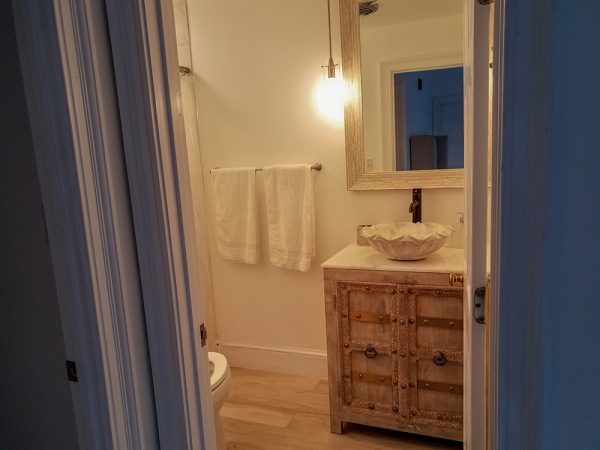 Single Queen Room with Private Bath (Room 6)